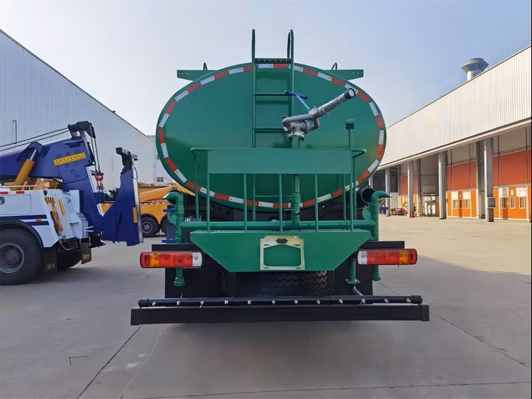 Foton-Auman-6X4-20cbm-Water-Delivery-Truck-20000L-Water-Tank-Truck-for-Sale-in-Dubai (2)